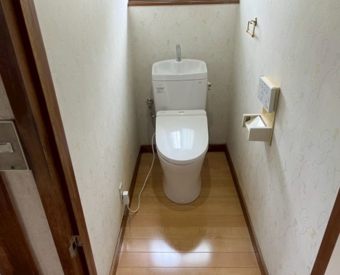 トイレ交換および床張り替え完了後の室内全景